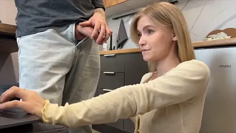 Adelovenick webcam stripchat model stream image