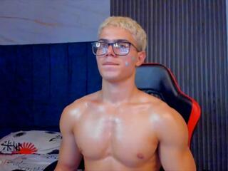 Travis Lewis webcam flirt4free model stream image