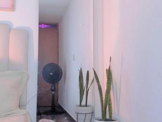 Pearl Moon webcam model stream image