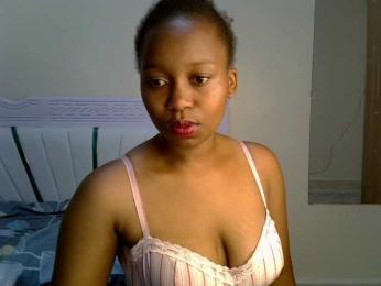 Queenberries webcam bongacams model stream image