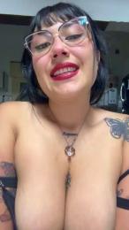 Lareyni26 webcam cam4 model stream image