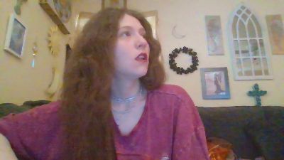 QueenCrimson webcam model stream image