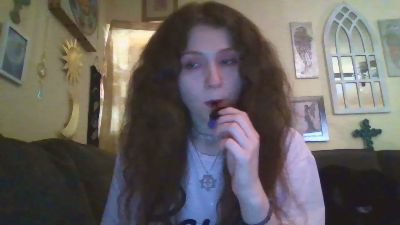 QueenCrimson webcam cam4 model stream image