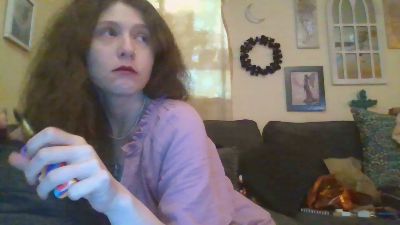 QueenCrimson webcam cam4 model stream image