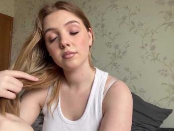 LapfulFluffX webcam bongacams model stream image