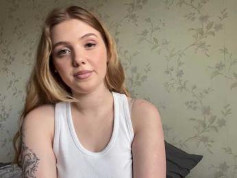 LapfulFluffX webcam bongacams model stream image