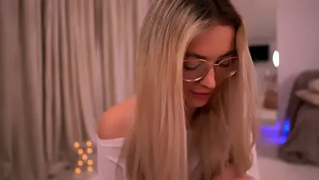 KylieJoyce webcam model stream image