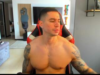 Uxio X webcam model stream image