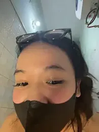 Leeeiuu webcam model stream image