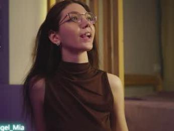 angels_kiss webcam model stream image