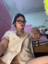 Leeeeiu webcam model stream image