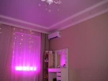 queenelia webcam model stream image