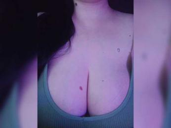 Ali_na webcam model stream image