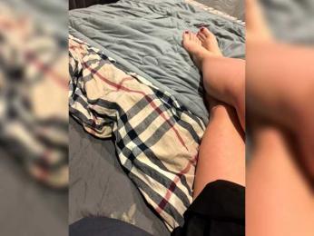 KrasivieNojki webcam bongacams model stream image