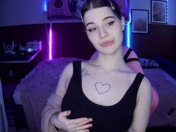 KrissCherri webcam model stream image