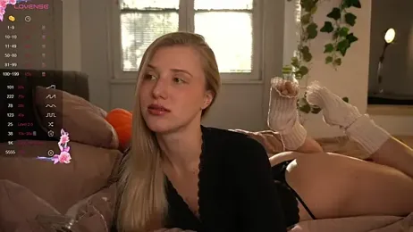 CuteeeAlina webcam stripchat model stream image