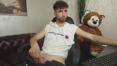 KyloEast webcam cam4 model stream image