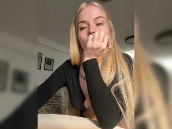 VladaMais webcam model stream image