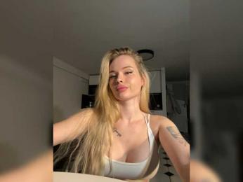 VladaMais webcam model stream image