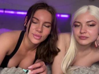 VelvetTwins webcam bongacams model stream image