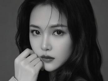 AgelaHui webcam model stream image