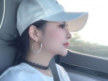 AgelaHui webcam model stream image