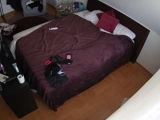 voyeurcam-julmodels-whitebed-2 webcam model stream image