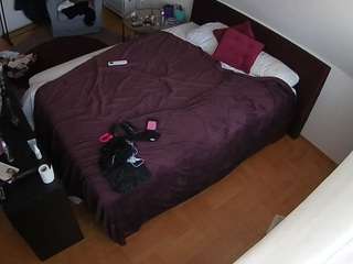 voyeurcam-julmodels-whitebed-2 webcam model stream image