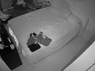 voyeurcam-julmodels-whitebed-2 webcam model stream image