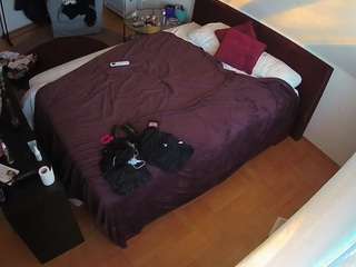 voyeurcam-julmodels-whitebed-2 webcam camsoda model stream image