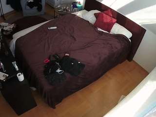 voyeurcam-julmodels-whitebed-2 webcam model stream image