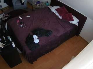 voyeurcam-julmodels-whitebed-2 webcam model stream image