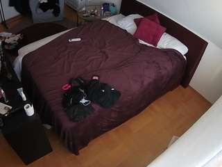 voyeurcam-julmodels-whitebed-2 webcam model stream image