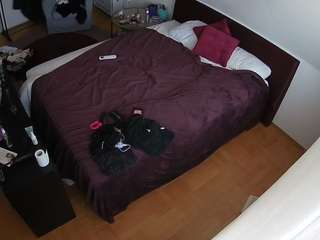 voyeurcam-julmodels-whitebed-2 webcam model stream image