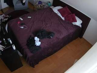 voyeurcam-julmodels-whitebed-2 webcam model stream image