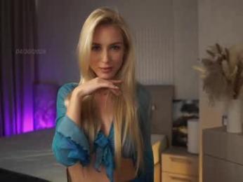 gold_blond webcam model stream image