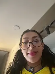 _QaraH webcam model stream image