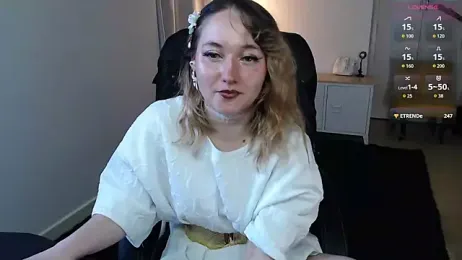 Crystal-dreamt webcam model stream image