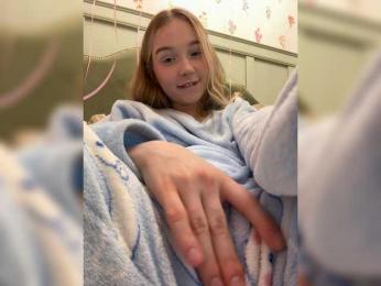 MimiMila webcam model stream image