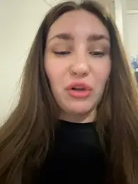 KiraBarlows webcam model stream image