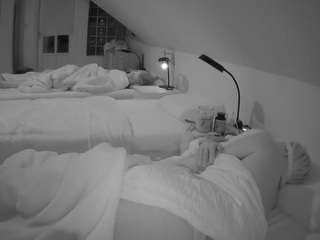 voyeurcam-julmodels-bed-3 webcam camsoda model stream image