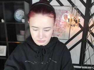 Lily Loyd webcam model stream image