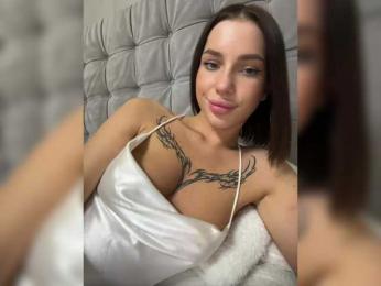 BabyDarii webcam model stream image