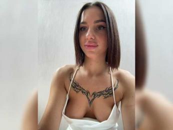 BabyDarii webcam model stream image