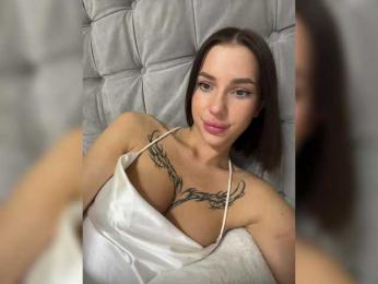 BabyDarii webcam model stream image