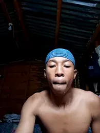 Peterveero12 webcam stripchat model stream image