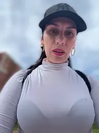 Alysson-- webcam stripchat model stream image