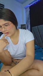 Maddyh webcam model stream image