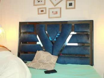 zoe_and_dylan_ webcam model stream image