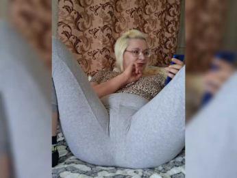 Vika211 webcam model stream image